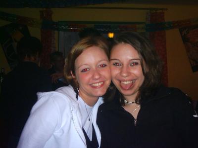 Das bin ich und die Mareike,das M&auml;del darf bei keiner party fehlen!